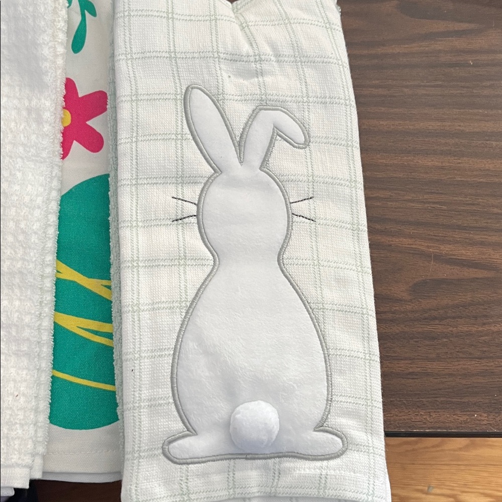 Easter Bunny & Carrot Kitchen Towels - Green, White, Pink Bundle of 11 towels - Picture 5 of 9